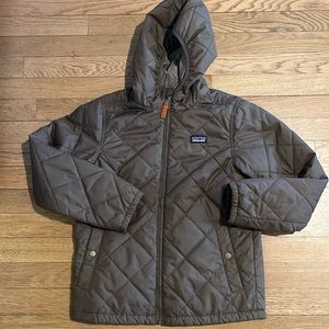 Patagonia kids NWOT hooded jacket. This has not been worn.